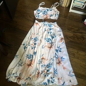Lulus 2 piece set. Pale pink and blue flowery design.